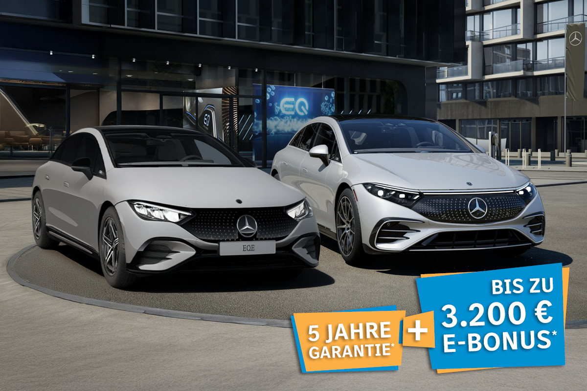 Mercedes-Benz EQE, EQS geparkt vor einem Gebäude