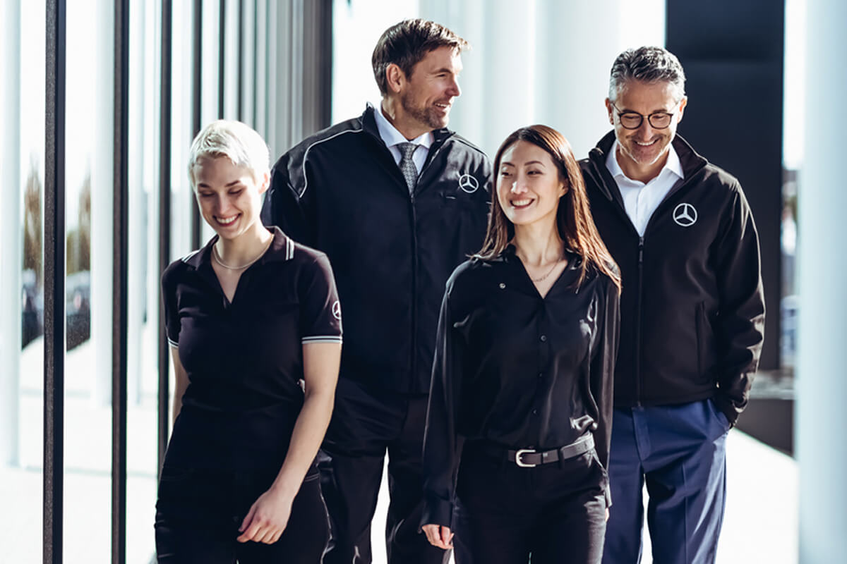 Mercedes-Benz Mitarbeitende im Autohaus