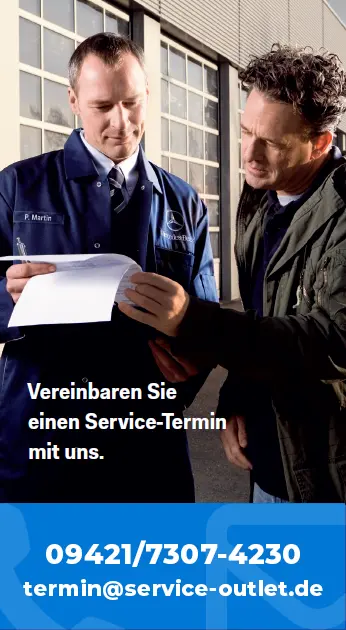 bild zeigt: w2 Personen mit einem Service Dokument